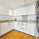 Modern 2-Bedroom Flat Near Emirates Stadium - Central London Stay